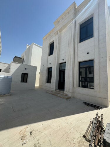 للبيع فيلا مودرن  في الثمامه 