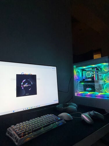 Gaming pc + keyboard mouse-monitor 