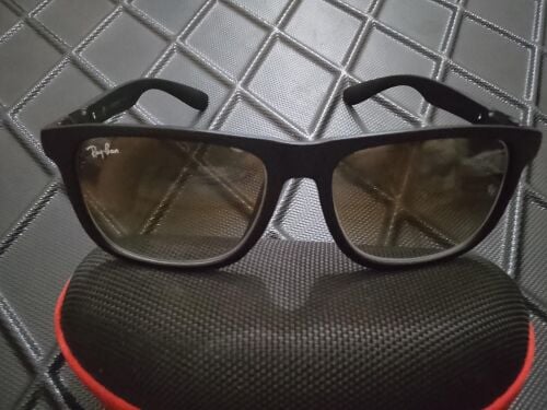 Ray.Ban