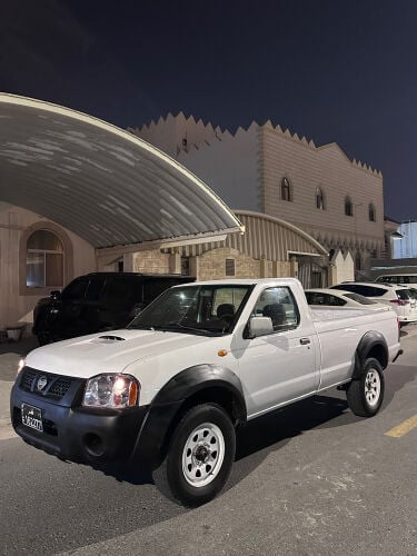 Nissan pickup 