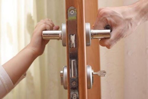 نجار أبواب ركيب وصيانة الأبواب