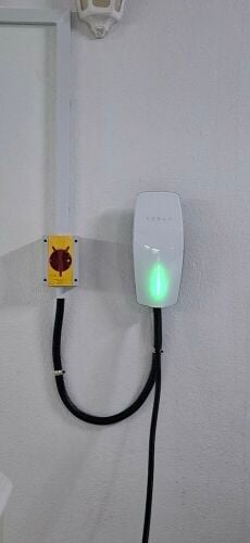 Rox.Tesla.Byd charger installatio