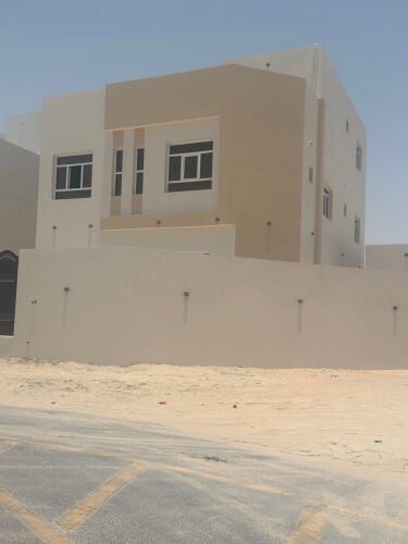 للبيع فيلا بسعر حلو في الخور 