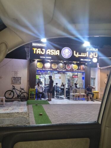 Fully equipped restaurant For Sale