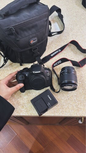 camera canon EOS 1200D