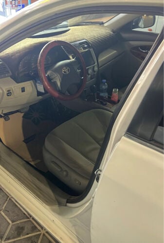 Camry for sale, full option: sunroof, cruise control, and screen. The car is in good condition.