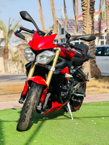 Triumph 675R