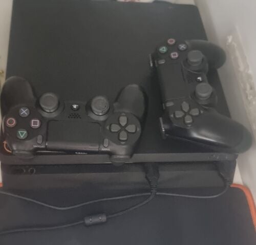 ps4 console 1tb+2controller
