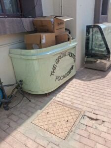 Restaurant / Cafeteria counter ...