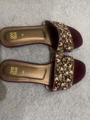 Flat sandals 