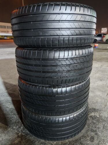 255/40/20 Bridgestone tire