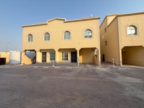للإيجار فيلا داخل مجمع في ازغوه