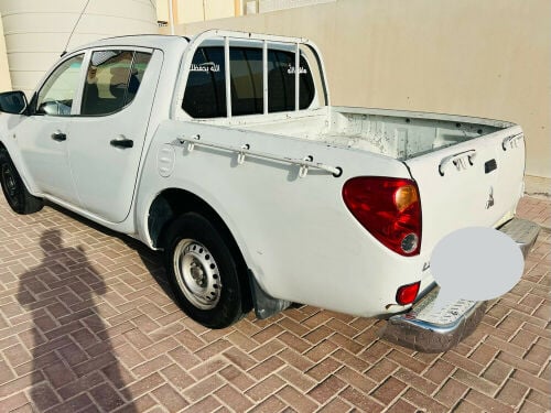 For sale: Mitsubishi pickup truck