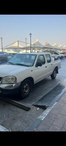 سيارة بيك اب نيسان