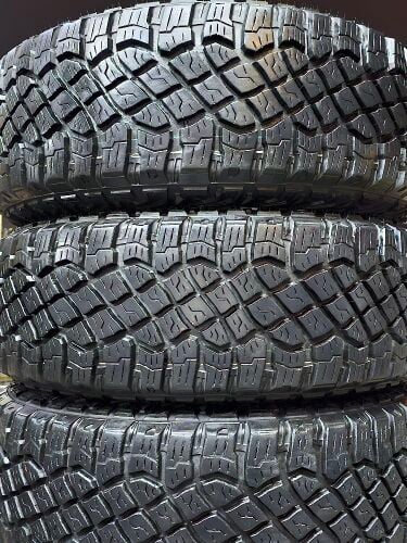 275-70-18,,,,Goodyear brand