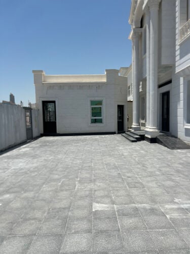 للبيع فيلا راقيه بالدفنه 3شوارع