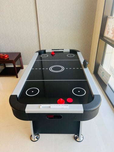 Air hockey table 