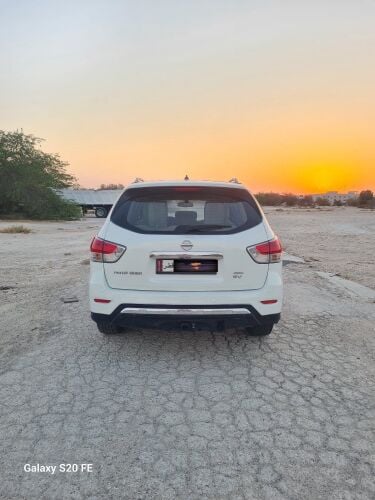 Nissan pathfinder full options