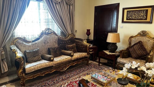 sofa set + display cupware
