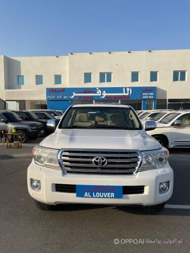 Toyota Land Cruiser VXR
Model: 2015