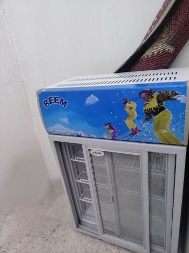 للبيع ثلاجة عرض جنرال ممتازه جدا