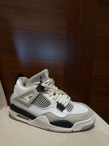 Nike jordans size 40