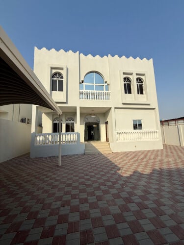 للايجار فيلا بالمعموره