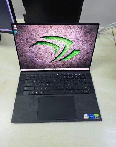DeLL Precision i7 32GB-1.2T RTX 8GB
