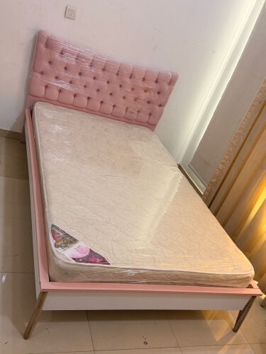 Single bed+mattress | Home centre 
