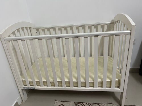 سرير اطفال من مذركير 