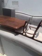 كنب وطاولة طعام