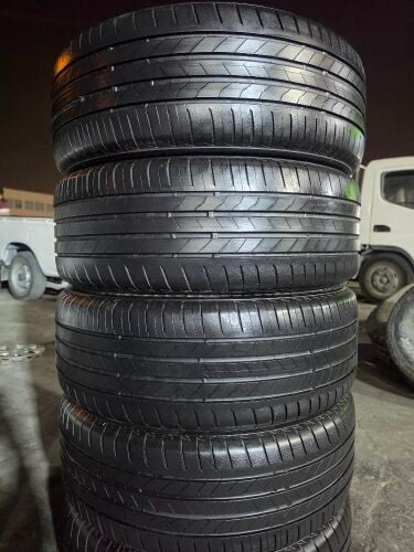 235/50/20 Bridgestone Tyre Japan