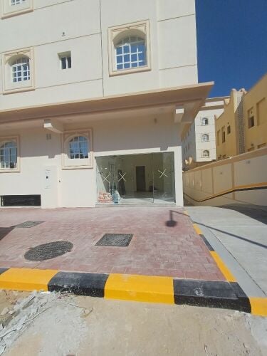 للإيجار محل جديد الوكرة يصلح عدة