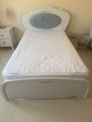 single bed with mattress 