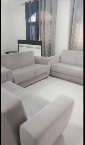 استديو مفروش بالوكير