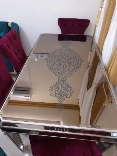 daining table glass with design