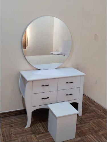 Design table available