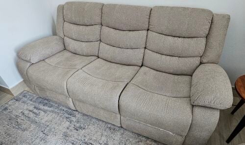 Recliner sofas