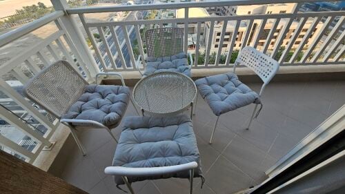 4 chairs plus round table