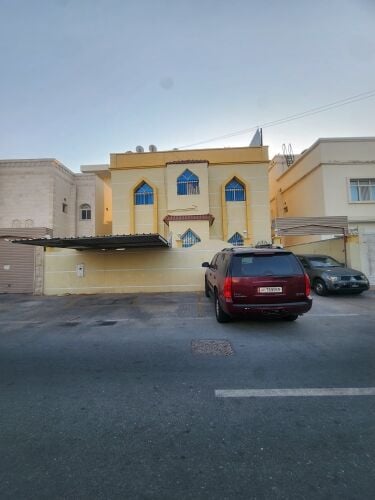 للبيع فيلا إستثماريه في معيذر