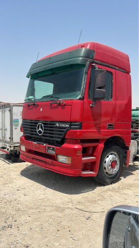روس مع صناديق كبيره