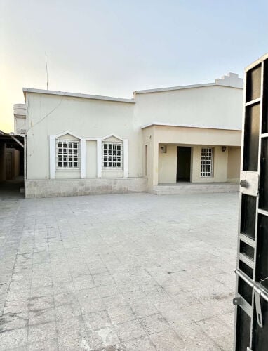 فلتين للبيع بالدحيل بيت فيه عائله