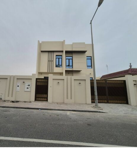 فيلا اول ساكن بالسلطة الجديدة