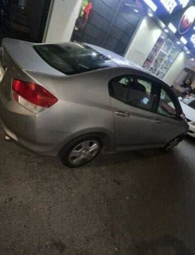 Available for rent 70121870