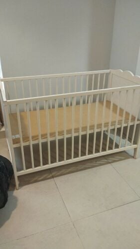 baby crib