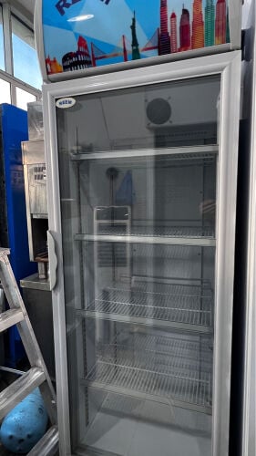 Single door chiller