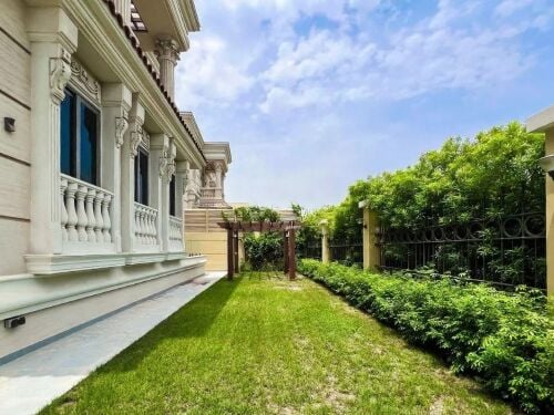 Rental or sale palace on the Diwan