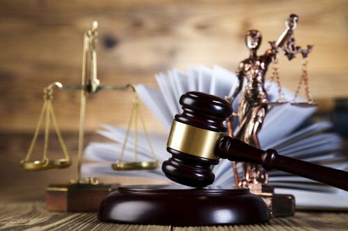 مطلوب قانونية تتحدث الانجليزية