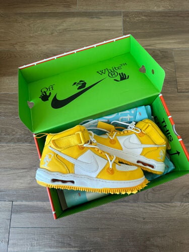Nike- Off white