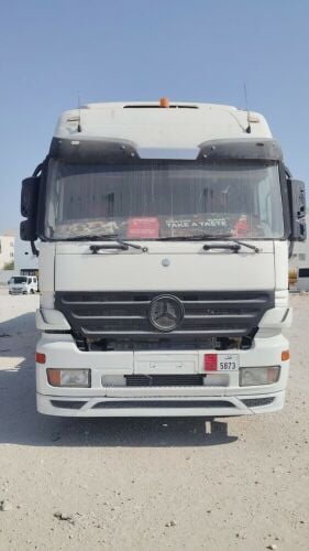 Marcedes banz head and trailer